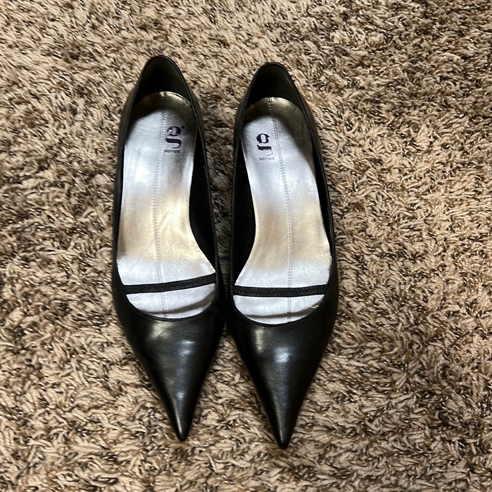 Women’s black heels